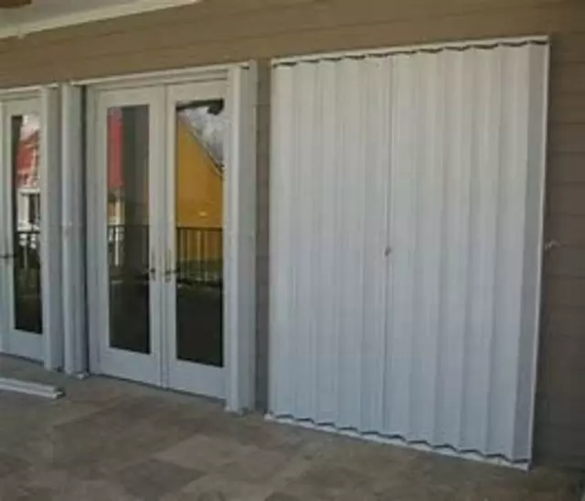 Pitbull Shutter&apos;s