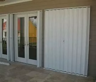 Pitbull Shutter's