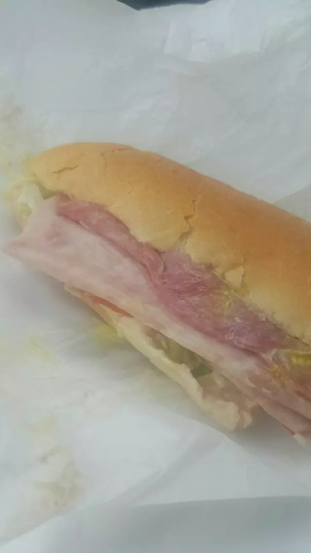 Essi&apos;s Deli