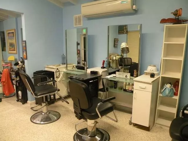 A Couple Gals’ Salon
