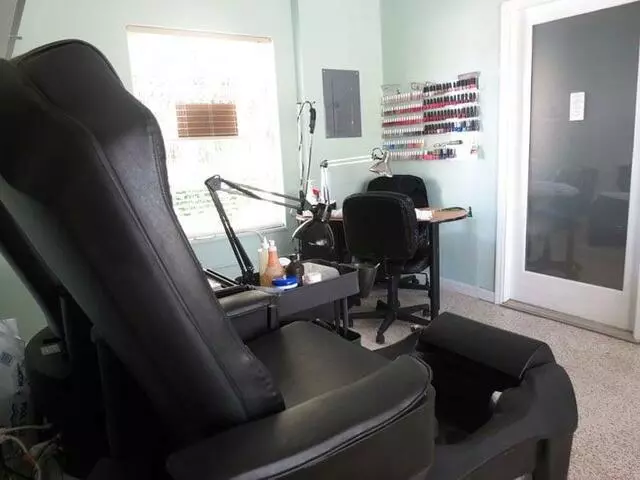 A Couple Gals’ Salon
