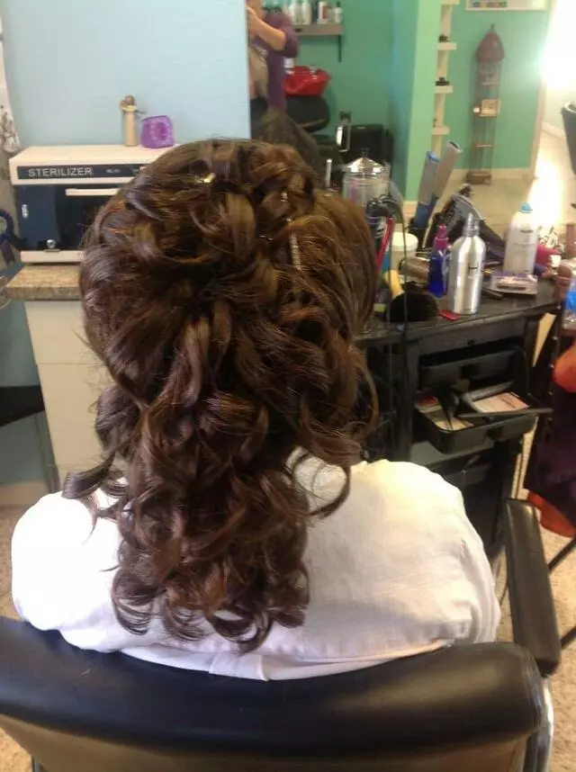 A Couple Gals’ Salon