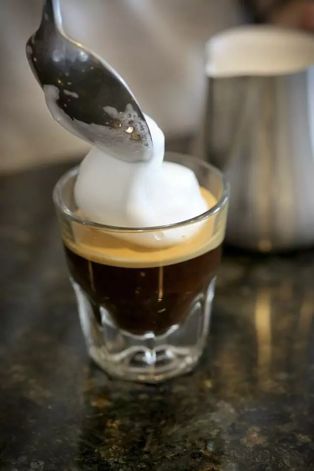 Harold&apos;s Coffee Lounge