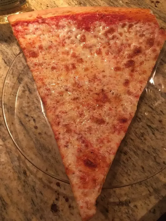 Lutina&apos;s Pizzeria